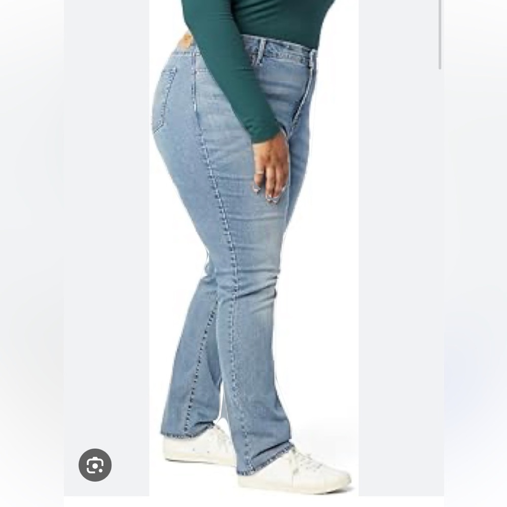 Signature by Levi Strauss & Co.Shaping Straight Jeans